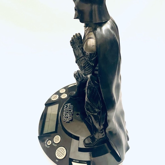 Star Wars Darth Vader Alarm Clock Radio With Digital Display & Buttons Great - Picture 5 of 6